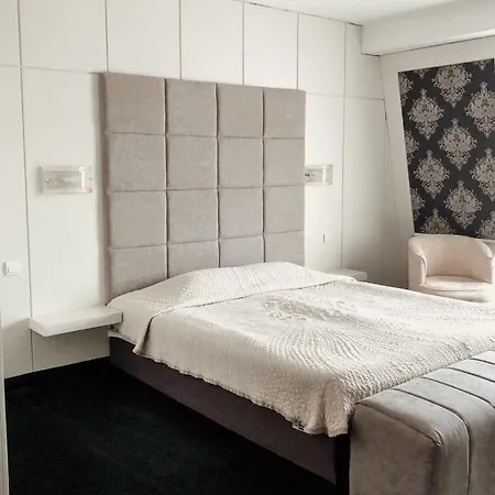 肯克乐德酒店 3* 大特尔诺沃