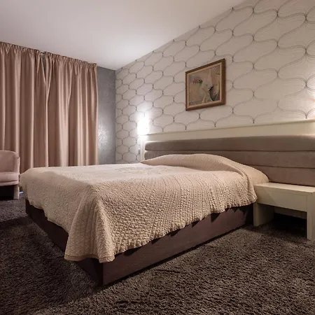 肯克乐德酒店 3* 大特尔诺沃