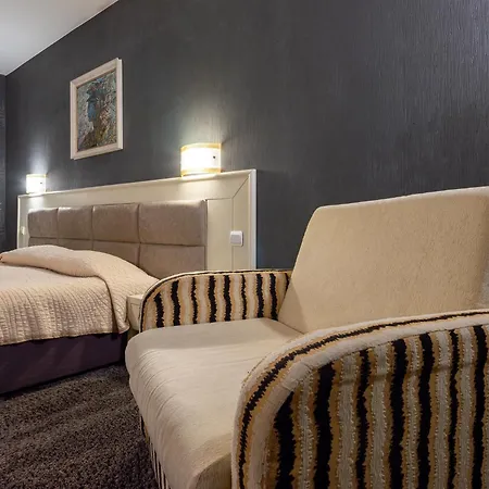 肯克乐德酒店 3* 大特尔诺沃